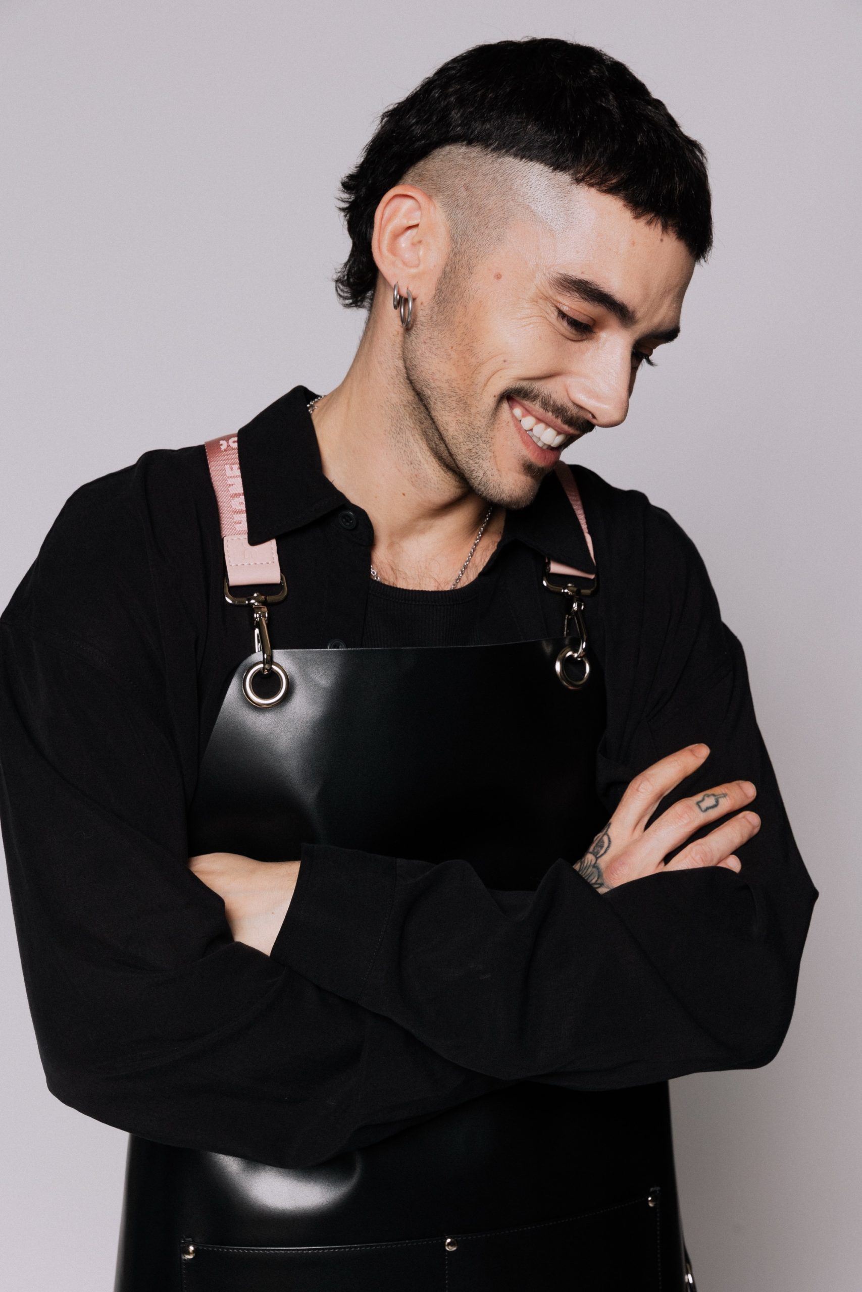 1- BLACK APRON