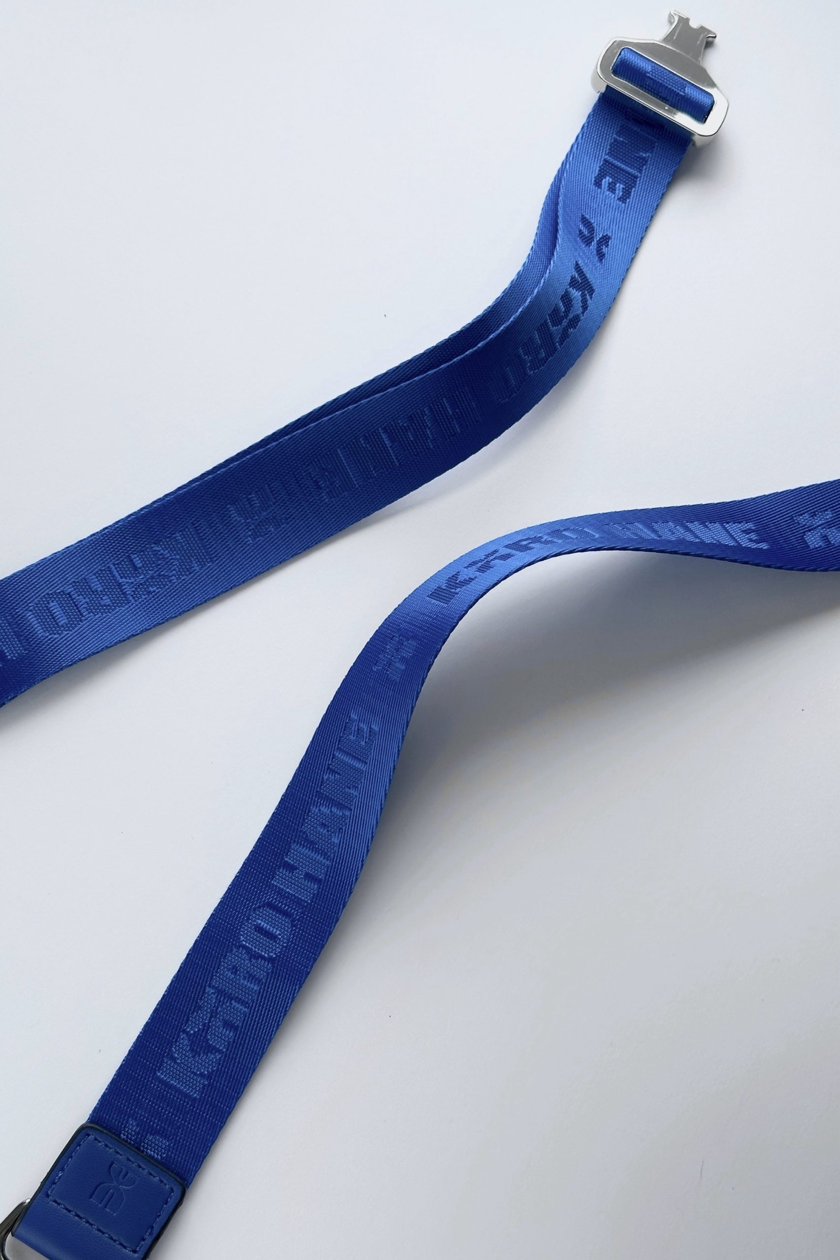 -11 MAGNETIC BLUE STRAPS