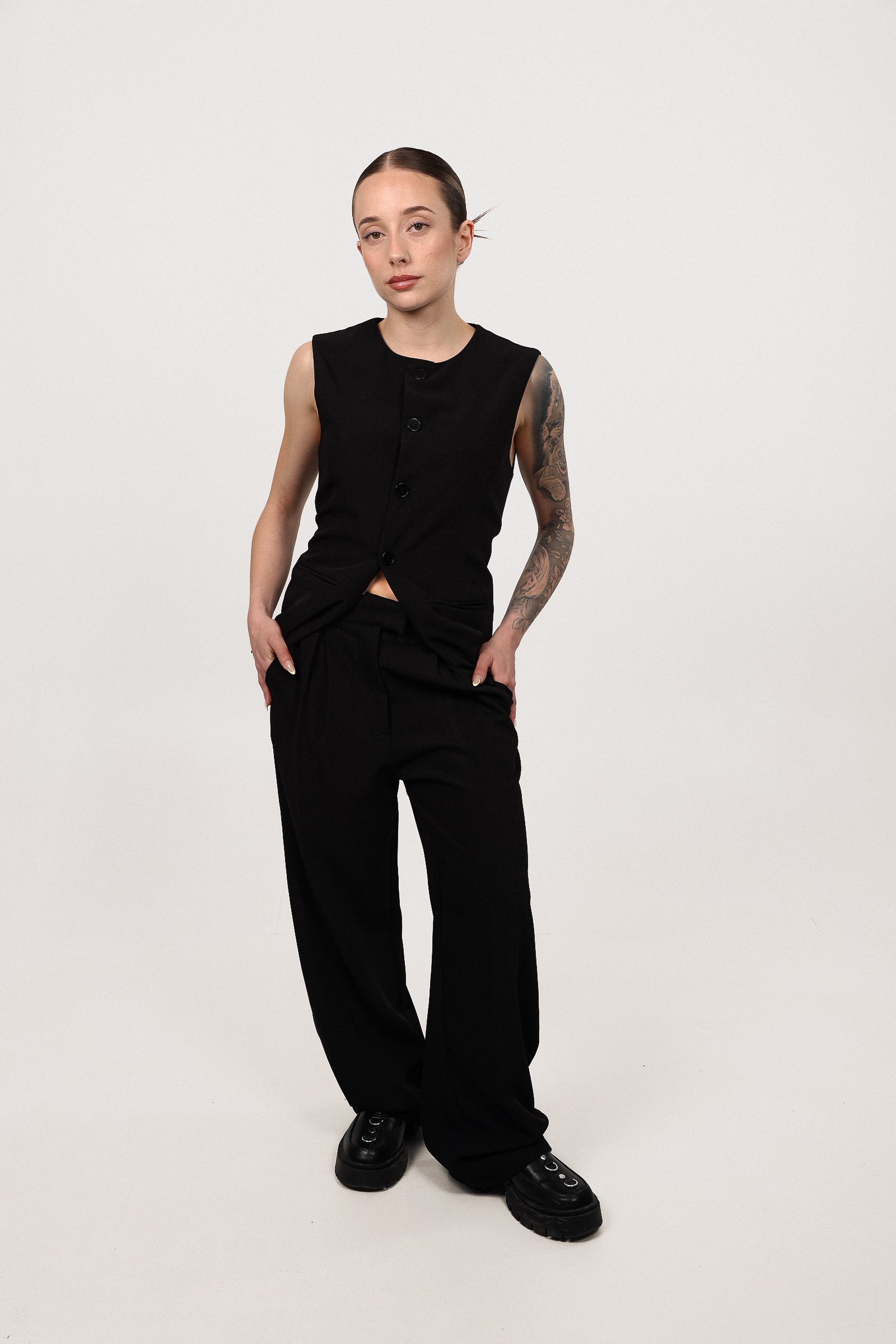 ESSENTIAL TAILORED PANTS