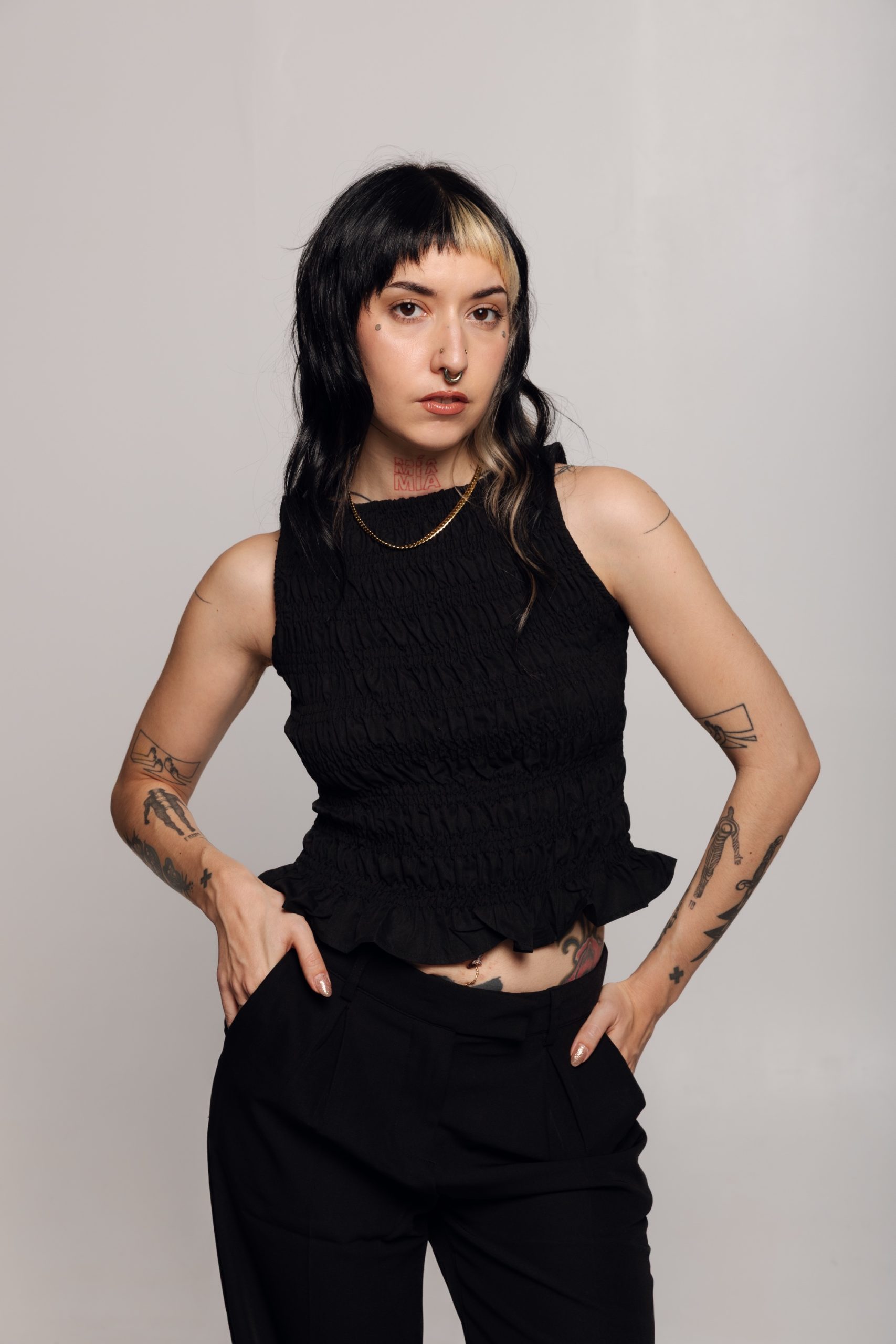 ESSENTIAL RUCHED TOP BLACK