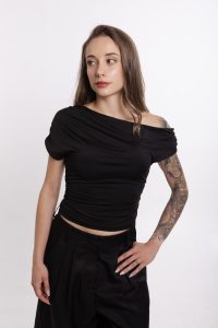 LOOSE SHOULDER TOP